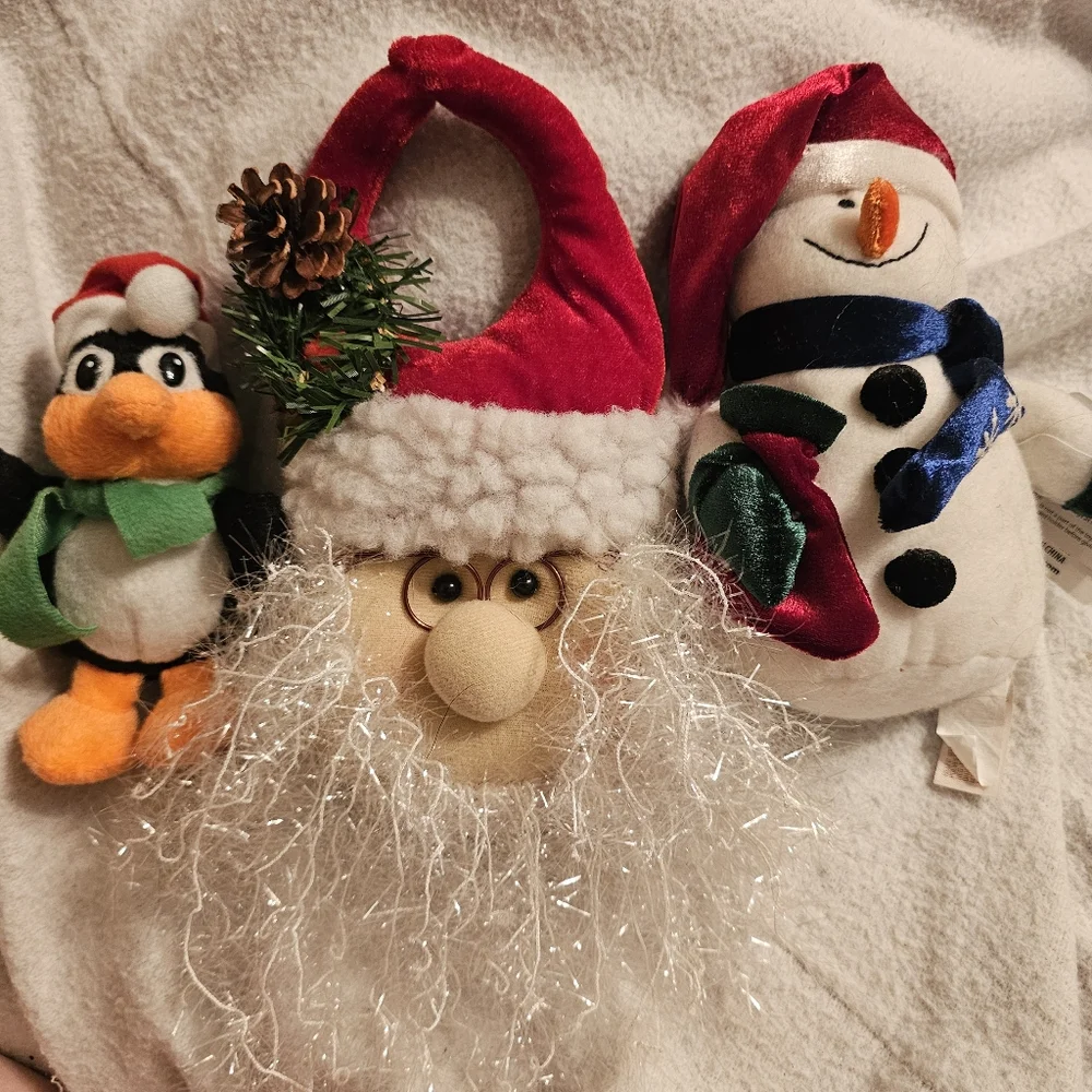 Bundle of Christmas decorations including vintage door hanger